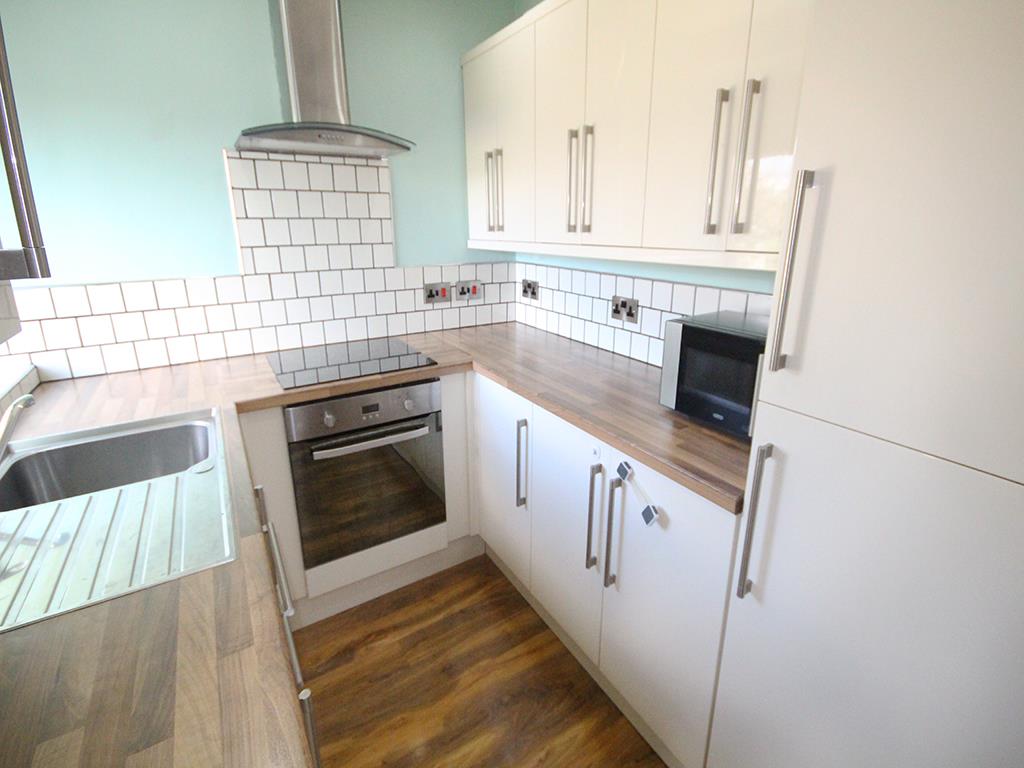 3 bedroom mid terrace house To Let in Winewall - 2016-03-30 14.25.30.jpg